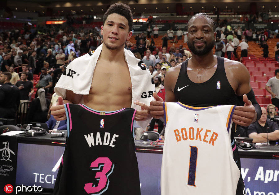 皇马0-2负塞尔塔赛后球员围攻裁判，一分钟内五黄一红（皇马0-2不敌塞尔塔，终场后球员围堵裁判，60秒内五黄一红）