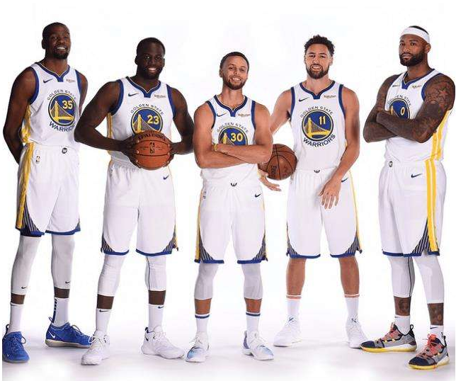 近百台赛车通过发车台，2025APRC／CRC龙游拉力赛盛大开幕！（近百台赛车燃擎驶过发车台，2025 APRC／CRC龙游拉力赛正式启幕！）