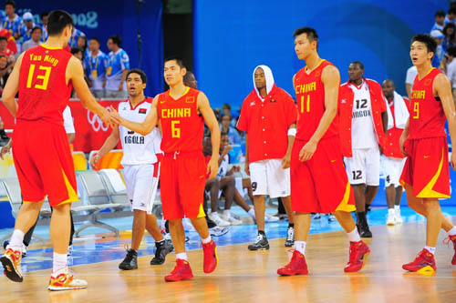 奥格斯堡2-0勒沃库森，吉安努利斯传射，药厂三中门框（奥格斯堡2-0击败勒沃库森：吉安努利斯一传一射，药厂三度憾中门框）