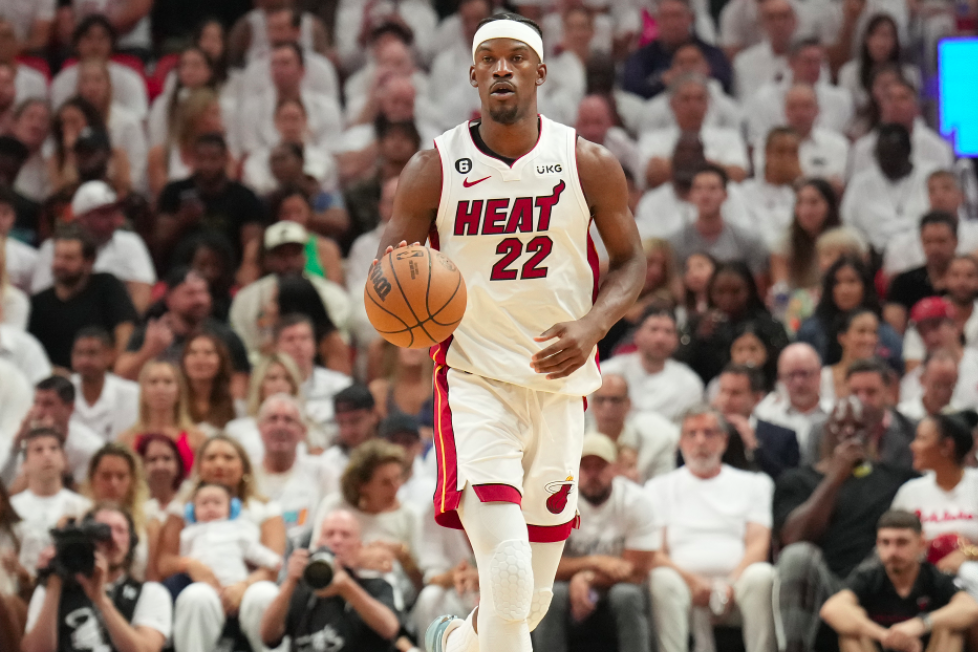 安东尼：很高兴进球，但更让我满意的是球队整体的表现（安东尼：进球让我开心，但更令我欣慰的是球队的整体发挥）