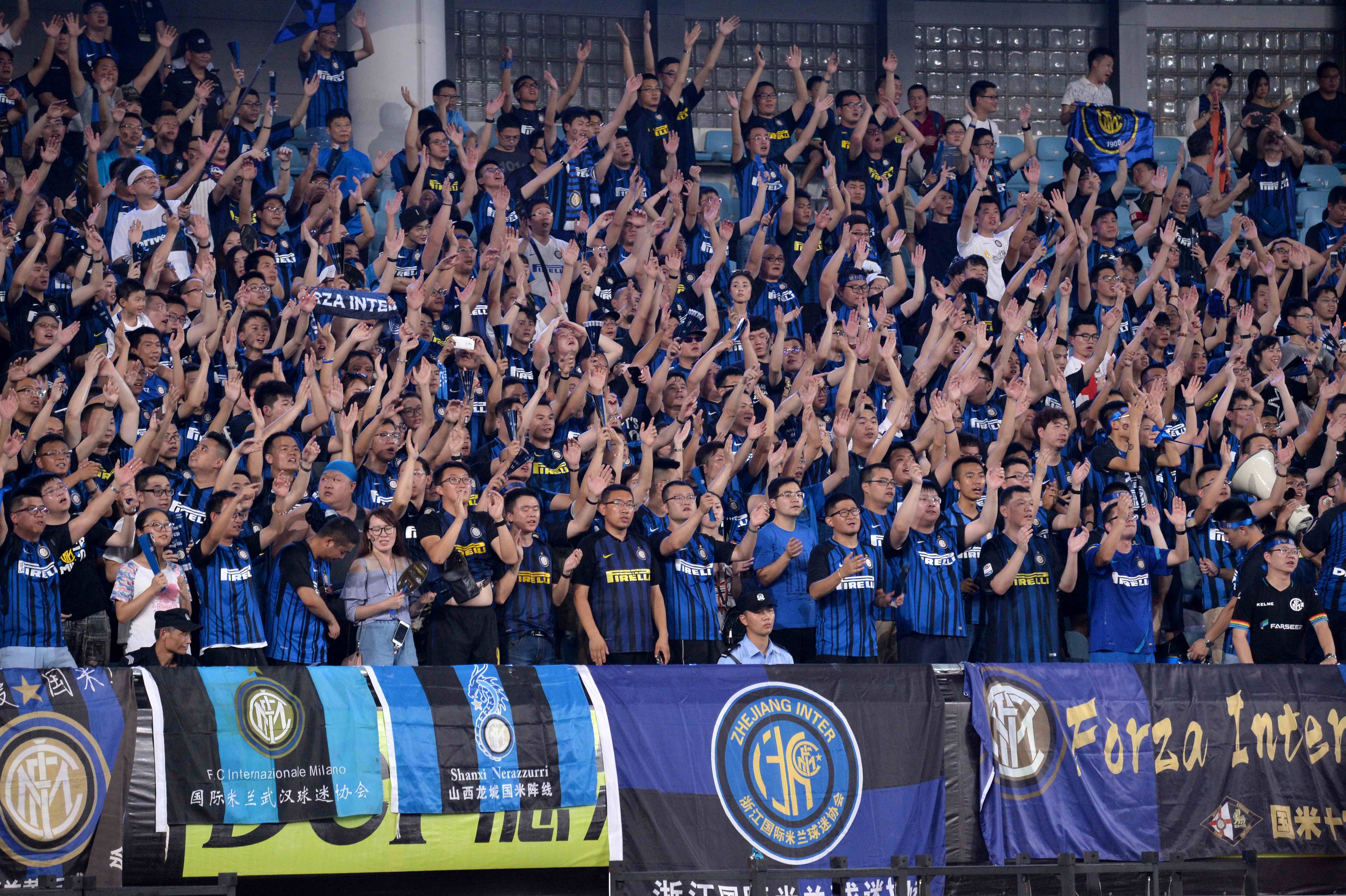 莫德里奇回忆热刺生涯，未能如愿加盟切尔西，反而成就皇马传奇（回顾热刺岁月：莫德里奇未赴切尔西，却在皇马成就传奇）