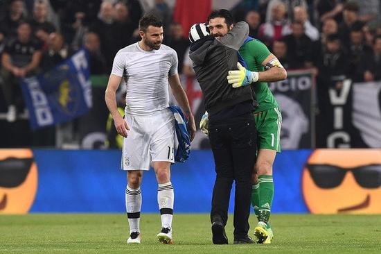 孔蒂：人们总说霍伊伦和小麦在曼联踢不上球，这肯定有原因（孔蒂谈曼联：霍伊伦与麦克托米奈难获出场并非无因）