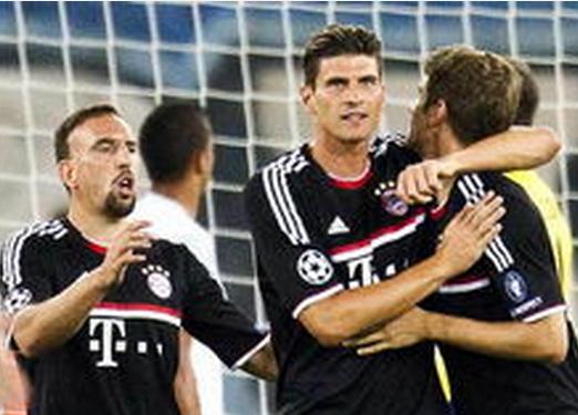 热刺抵达韩国受到热烈欢迎，有球迷在与麦迪逊合影时激动流泪