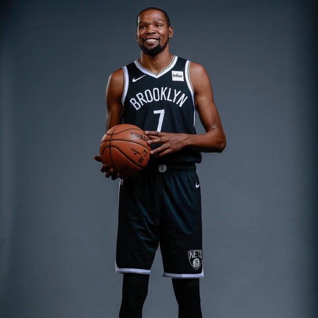 范德芬欧冠长途奔袭一条龙破门当选热刺11月最佳进球，获81%投票背后隐藏的训练秘密！（范德芬欧冠长驱直入一条龙破门斩获热刺11月最佳进球，81%高票背后的训练秘籍曝光）