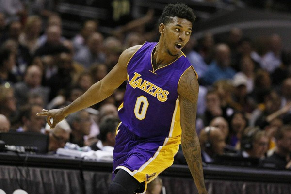 赫内斯：巴萨的债务超过13亿欧元，但在西甲却相安无事（赫内斯称巴萨负债逾13亿欧元，仍在西甲安然无恙）