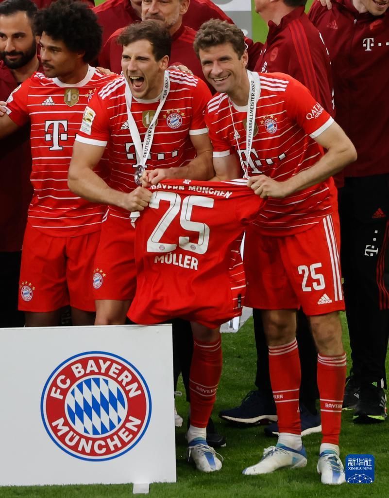 足球装备的科技革新解析（足球装备技术创新解读）