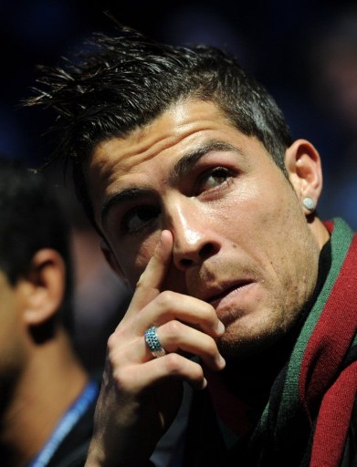 穆里尼奥提前送出圣诞礼物？两小将欧冠迎本菲卡一线队首秀（穆帅圣诞提前到？两小将欧冠对本菲卡完成一线队首秀）