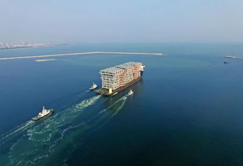 没有技巧全是感情，弗兰克告别演讲深情演唱《月亮代表我的心》（不靠技巧只凭真情：弗兰克在告别演讲中深情献唱《月亮代表我的心）